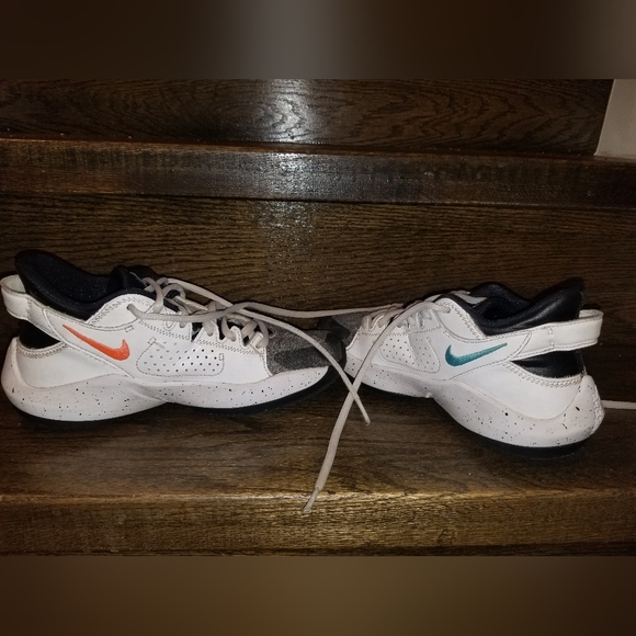 Children Nike shoes - Picture 5 of 10